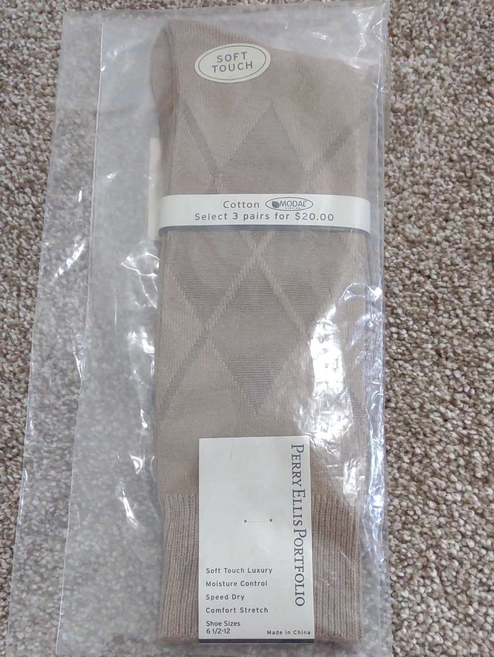 Perry Ellis Taupe Argyle Dress Socks